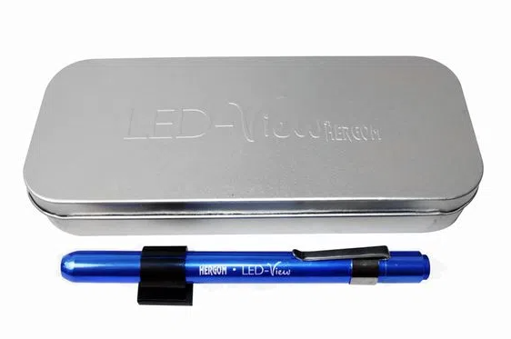 LÁMPARA PARA DIAGNÓSTICO LED PORTÁTIL CON ESTUCHE METÁLICO